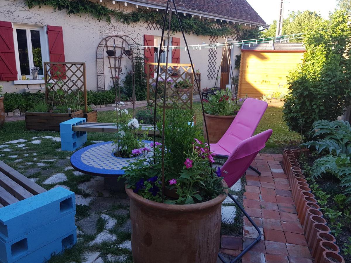 L'Intervalle Des 18 Chateaux Saint-Georges-sur-Cher Exterior foto
